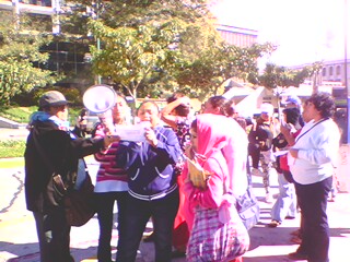 Presionando para que nos reciban